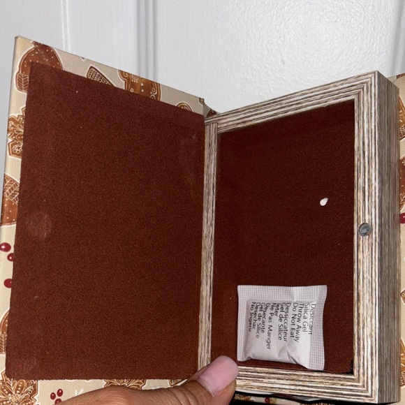 Sugar and Spice Holiday Decor - Picture 3 of 8